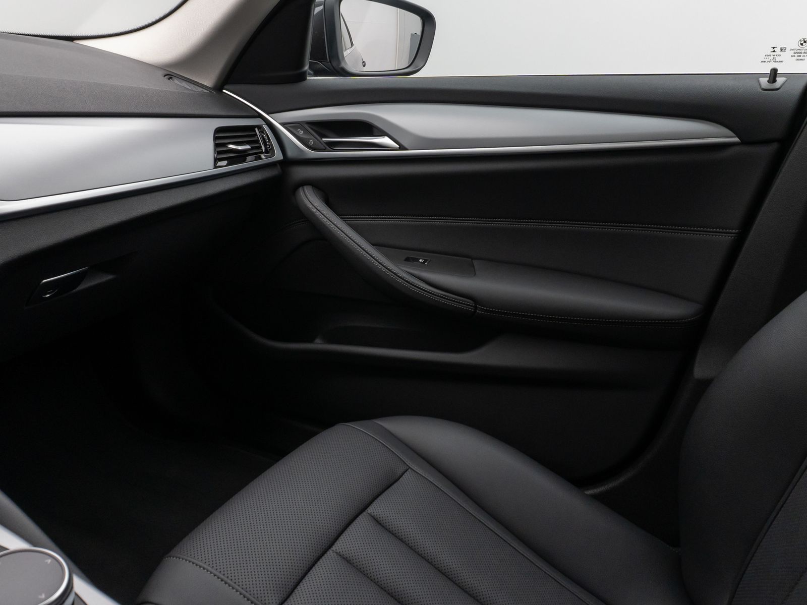 Fahrzeugabbildung BMW 520i PDC DAB CockPitPro Sitzhzg Alarm LED Leder