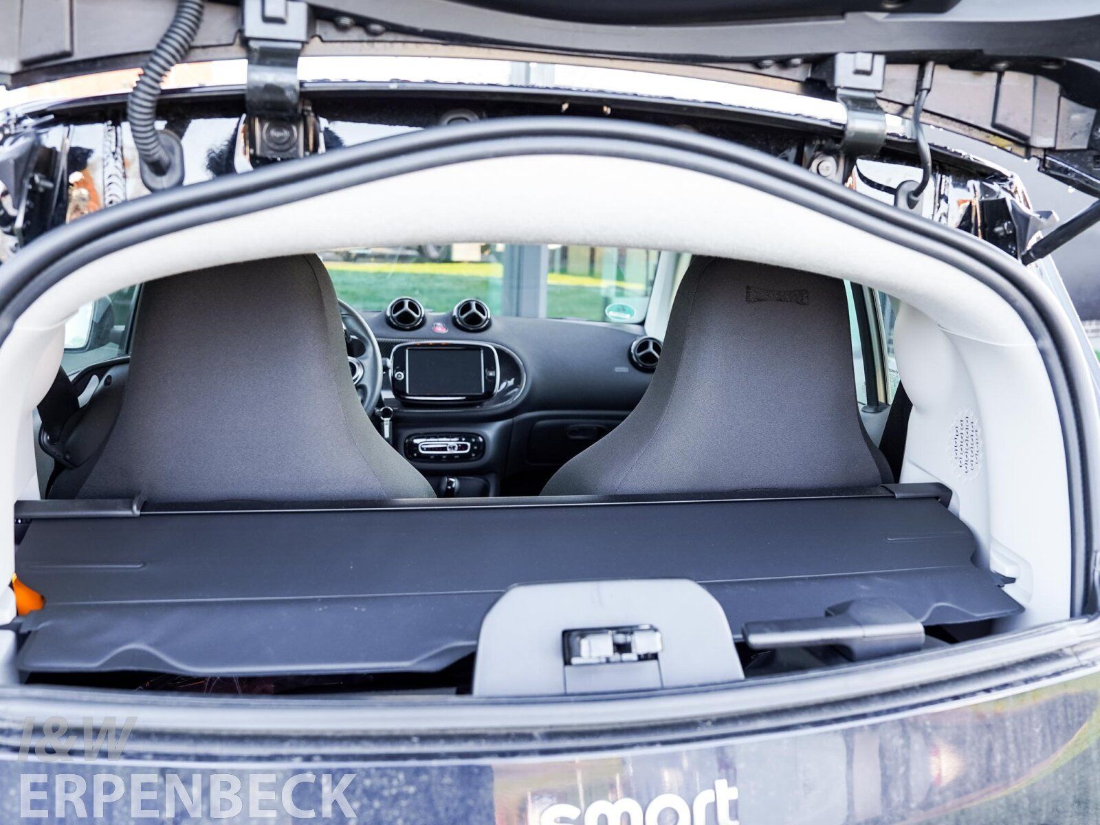 Fahrzeugabbildung Smart smart EQ fortwo Exclusive 22kW SHZ Kamera LED