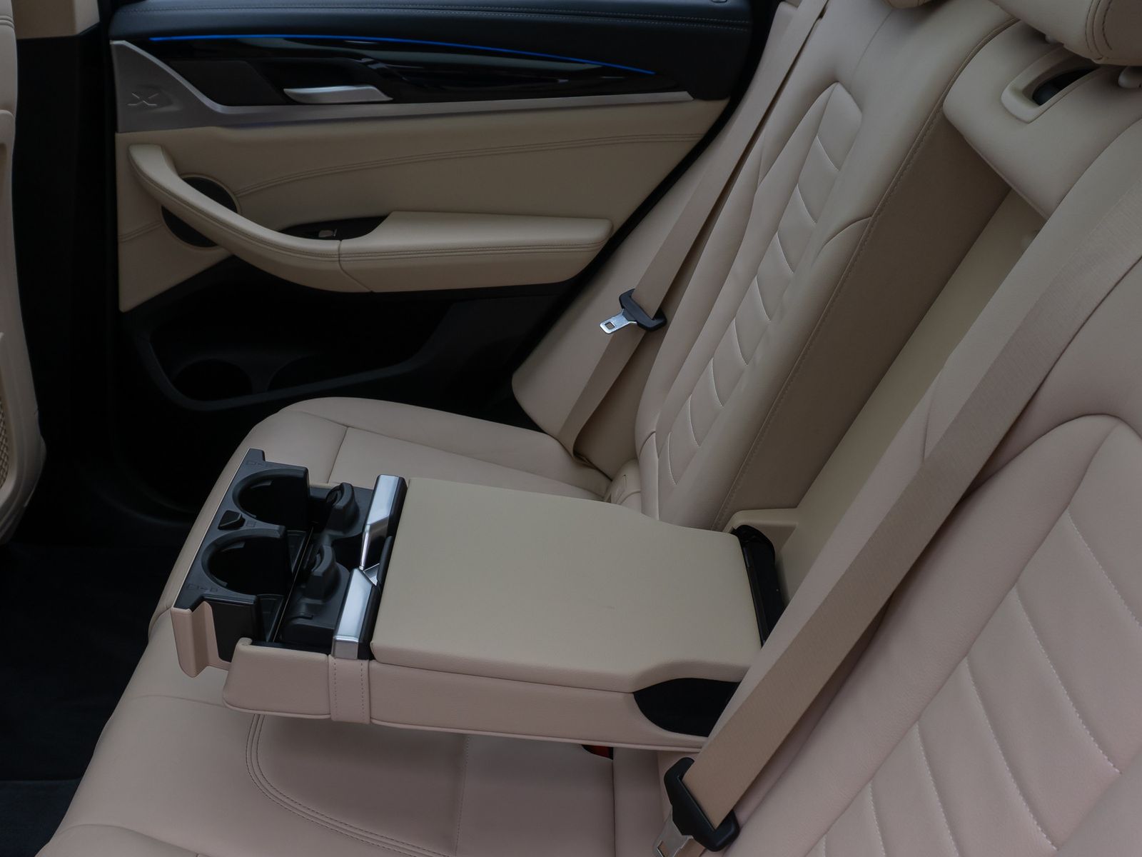 Fahrzeugabbildung BMW iX3 Impressive 360° ACC H/K Komfort DAB AHK 20"