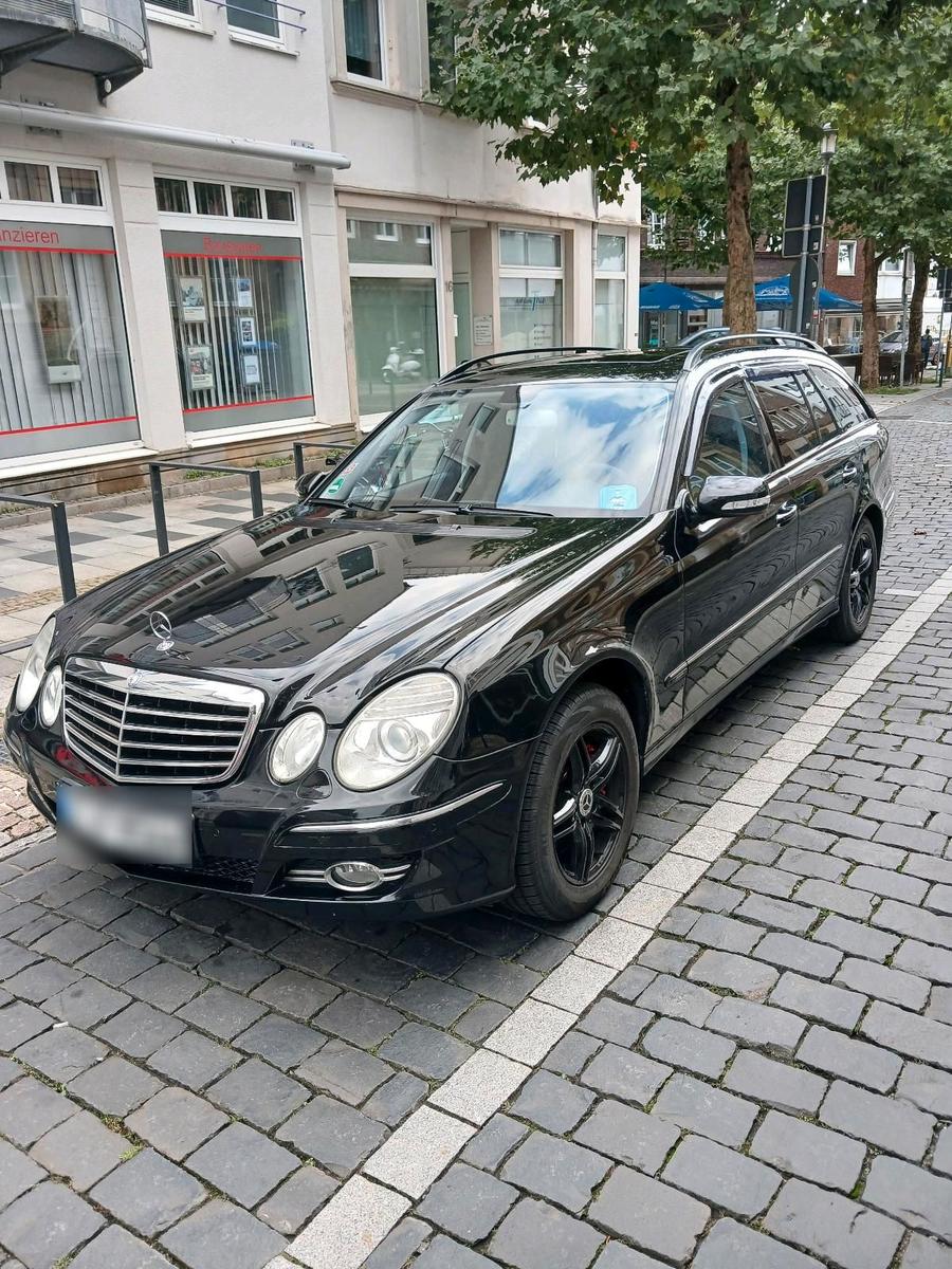 Mercedes-Benz E320 2008 — rear view