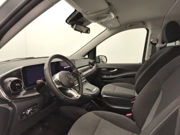 Mercedes V 220 - 11