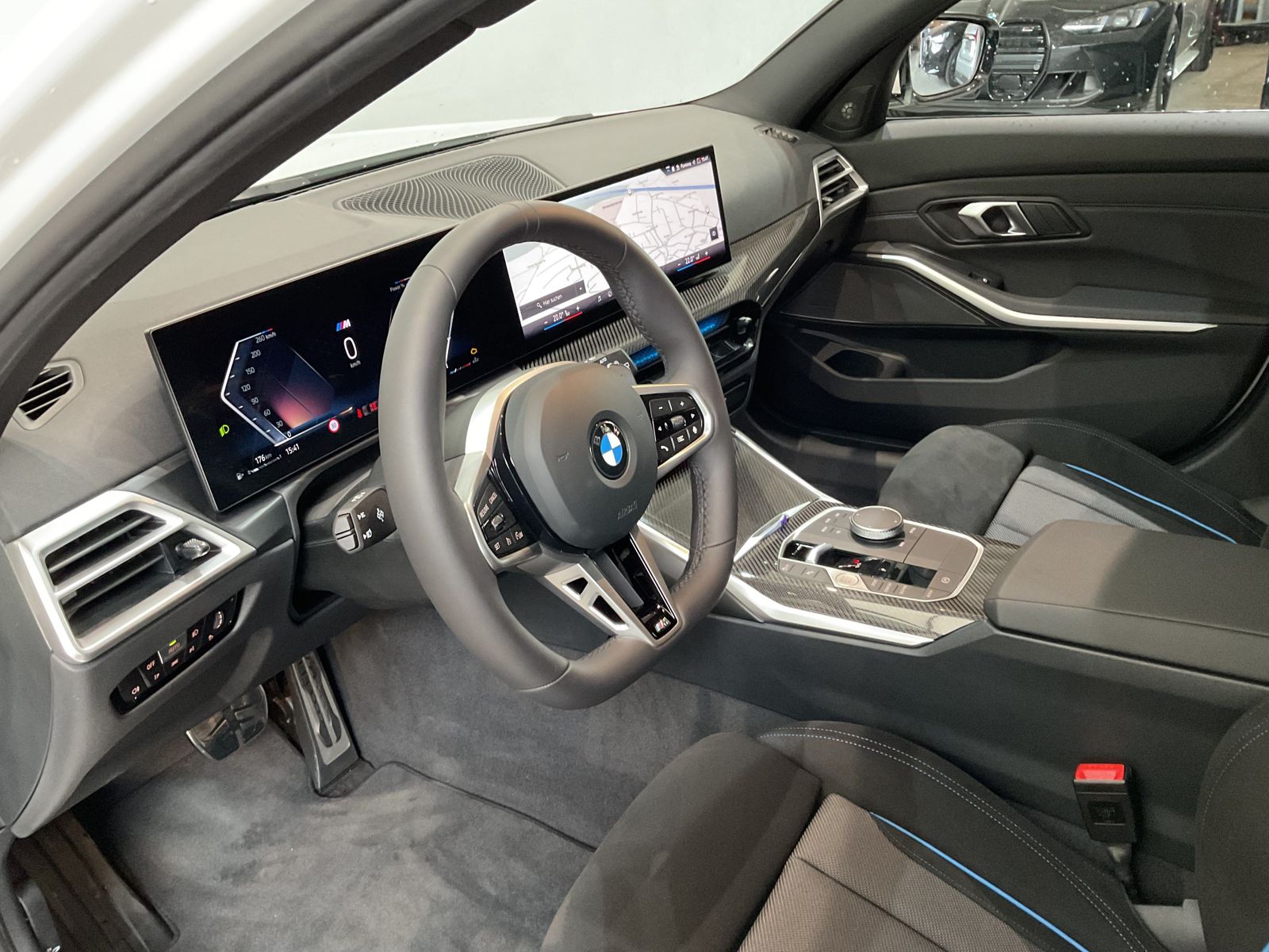 Fahrzeugabbildung BMW 320d Panorama Glasdach, H&K Hifi, 18" &apos;LMR