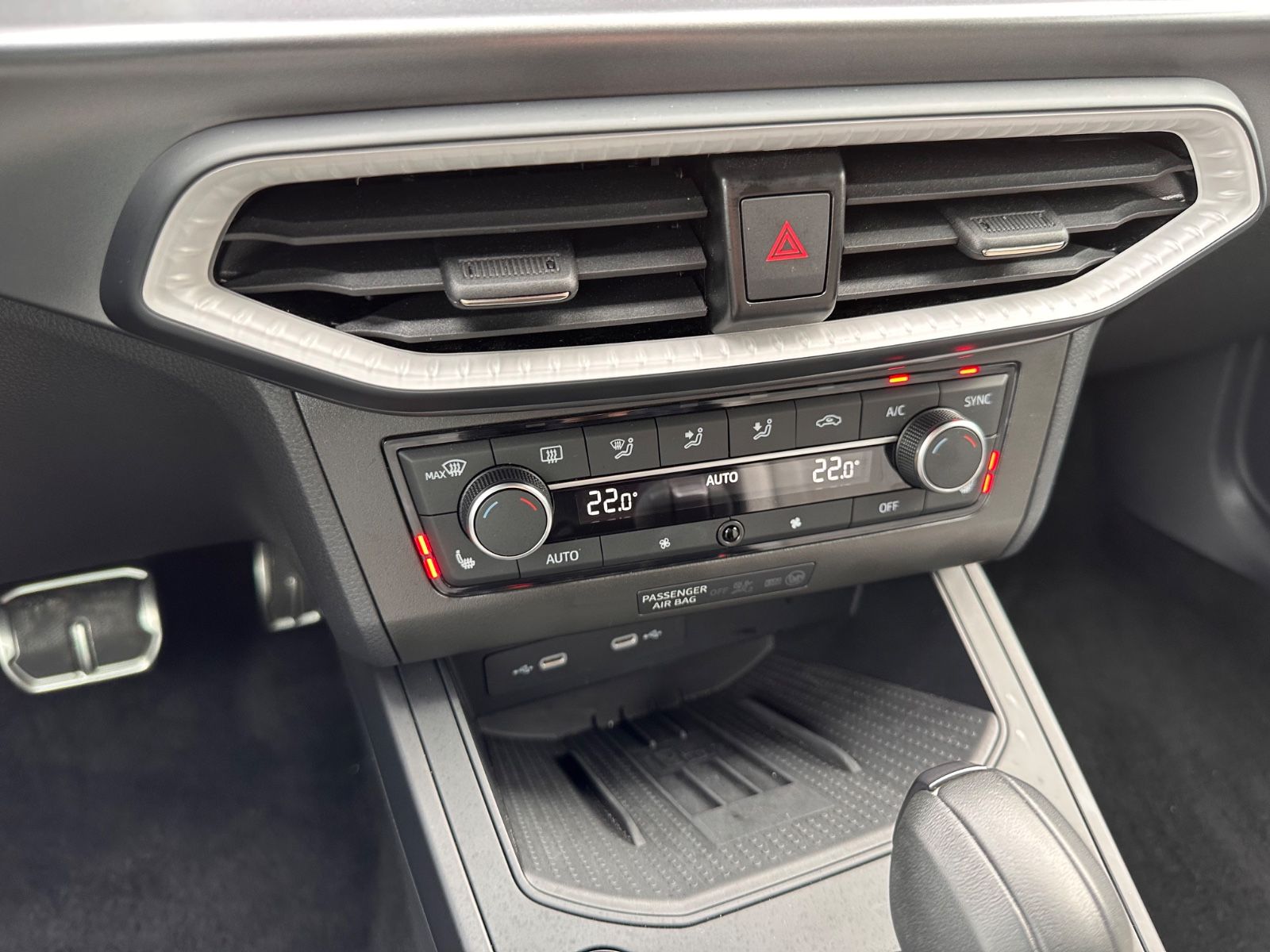 Fahrzeugabbildung SEAT Arona 1.5 TSI FR Black Edition DSG ACC/LED/Kamer