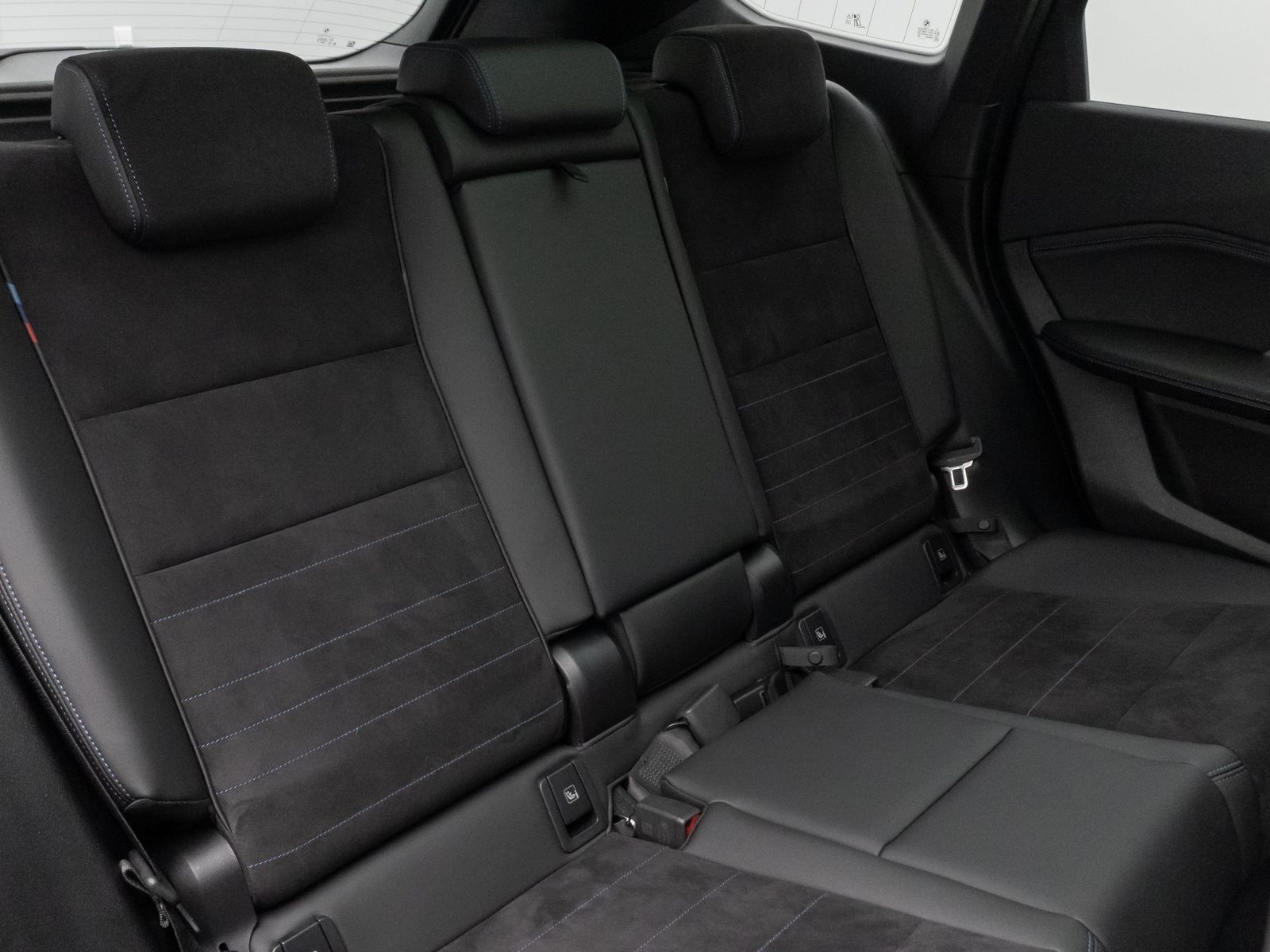 Fahrzeugabbildung BMW iX1 xD30 M Sport Panorama Kamera DAB Komfort LED