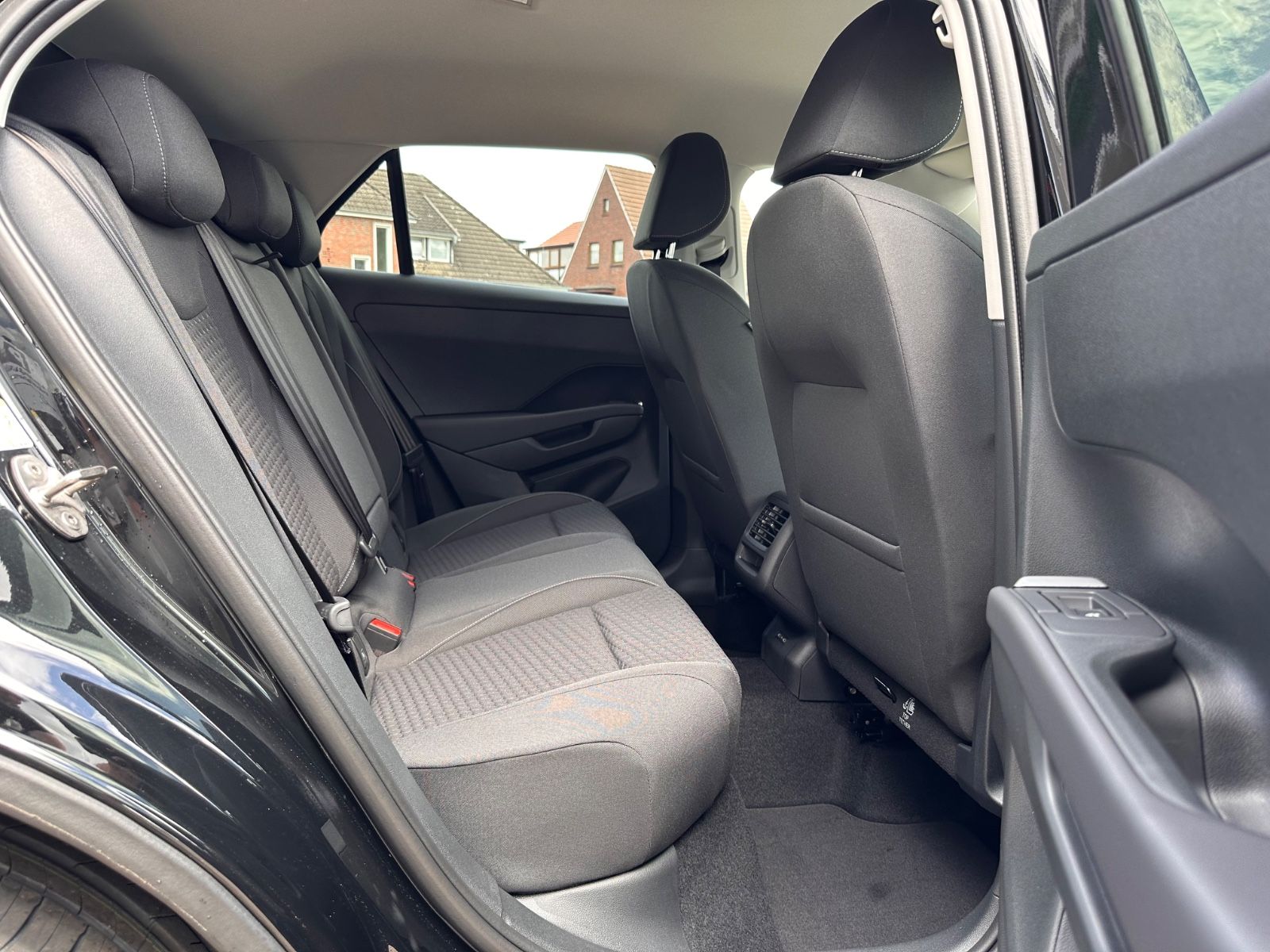 Fahrzeugabbildung Volkswagen T-Roc 1.5 eTSI DSG Life APP/ACC/LED/SHZG/PDC