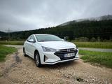 Hyundai Elantra - Hyundai Elantra Gebrauchtwagen