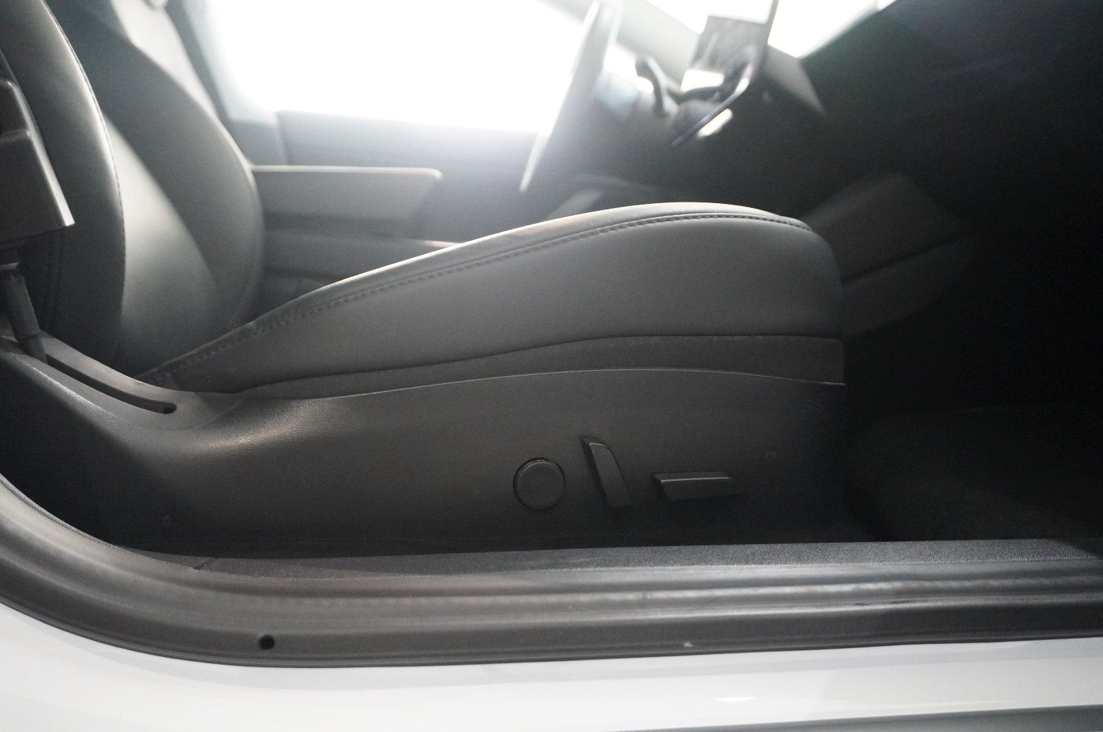 Fahrzeugabbildung Tesla Model 3 LONGRANGE DUAL-MOTOR NAVI/KAMERA/SH/PANO