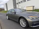 BMW 750i -X-Drive Top!!!!! Massage!!Sehr gepflegt  - graue BMW 750