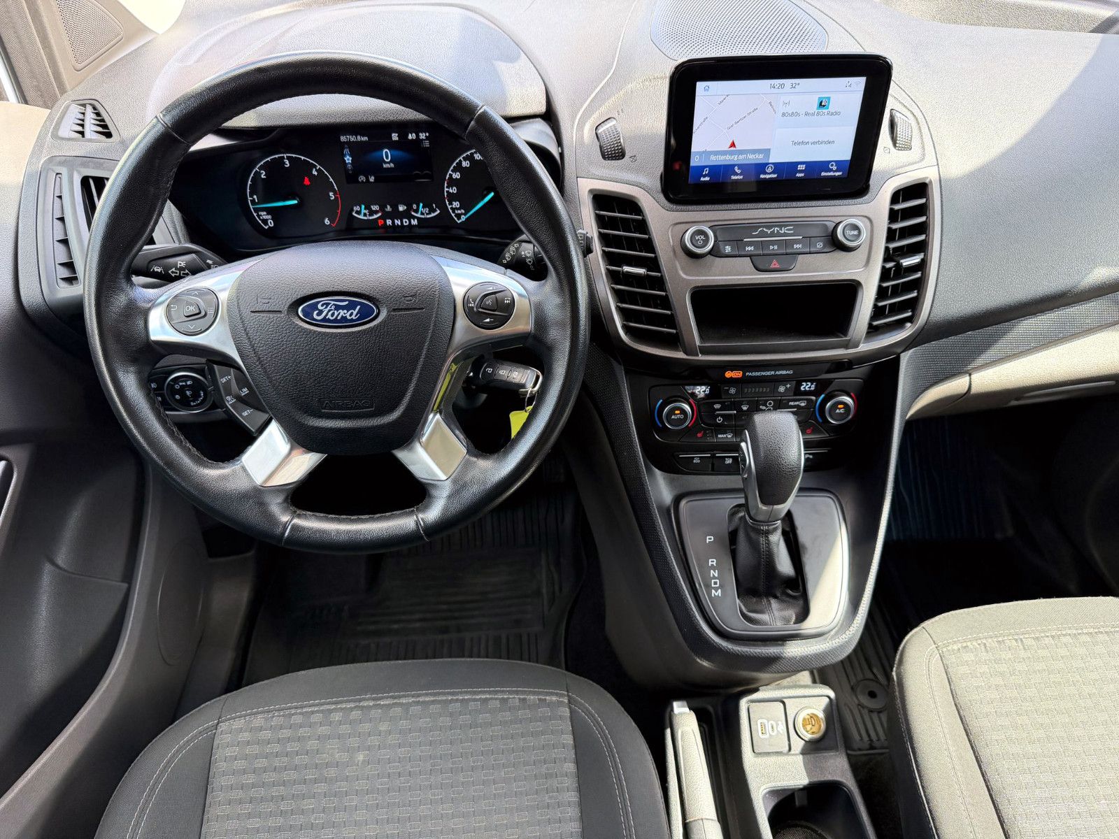 Fahrzeugabbildung Ford Transit Connect 240 Kombi L2 ACC AHK KAM SHZ BT