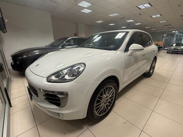 Porsche Cayenne - 1
