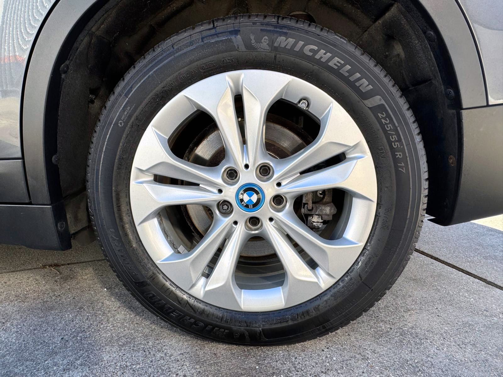 Fahrzeugabbildung BMW X1 xDrive25e Advantage ACC KAM LED PANO AHK SHZ