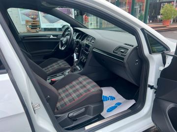 Volkswagen Golf - 11