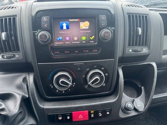 Fahrzeugabbildung Citroën Jumper 30 L1H1 Blue-HDi NAVI KLIMA LANE Dachträg