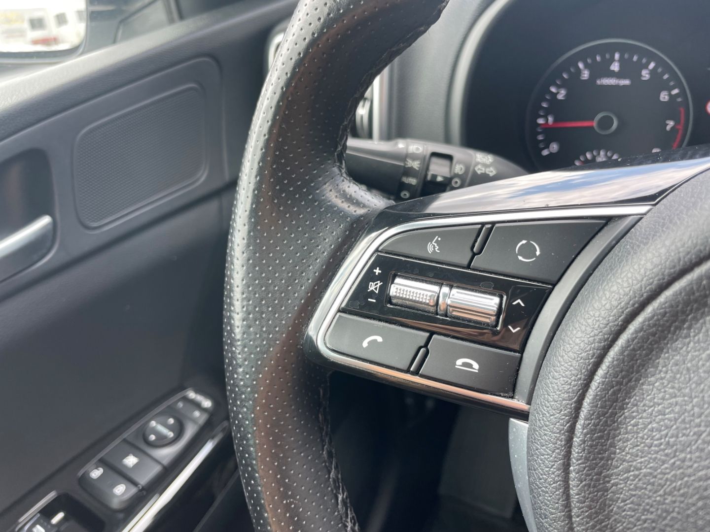 Fahrzeugabbildung Kia Sportage GT Line LED Schiebedach Kamera Volllede