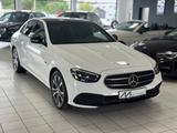 Mercedes-Benz E 300 de /Night-Paket/Panorama/Ampelansicht - Mercedes-Benz E 300 Hybrid (Diesel/Elektro)