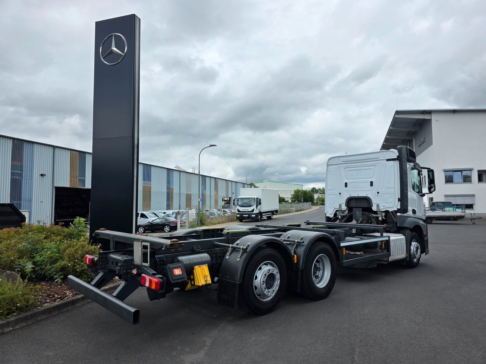 Fahrzeugabbildung Mercedes-Benz Actros 2542 L 6x2 BDF Retarder ADR