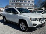Jeep Compass Sport 2.4  *4WD *Automatik *Klima* - Jeep Compass mit Benzin-Antrieb: Allradantrieb, Geländewagen, Automatik, 2.4