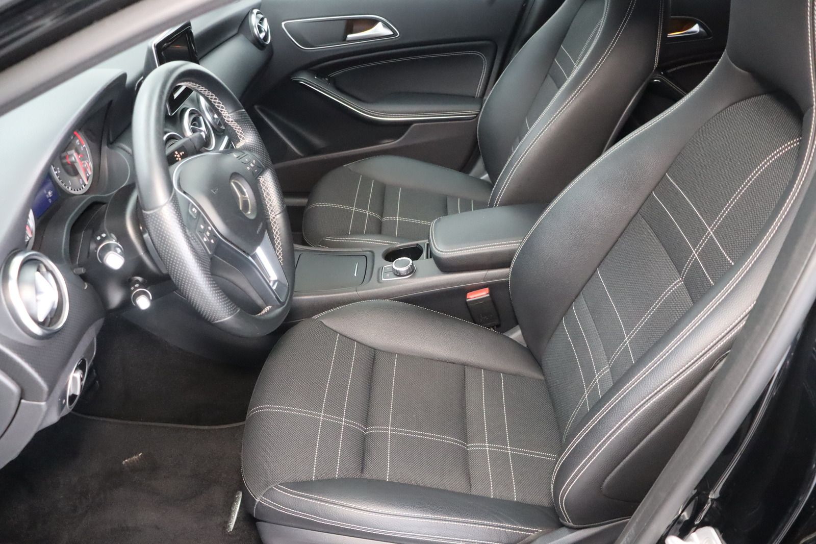 Fahrzeugabbildung Mercedes-Benz A 200 CDI * Bi-Xenon * Navi * Teilleder