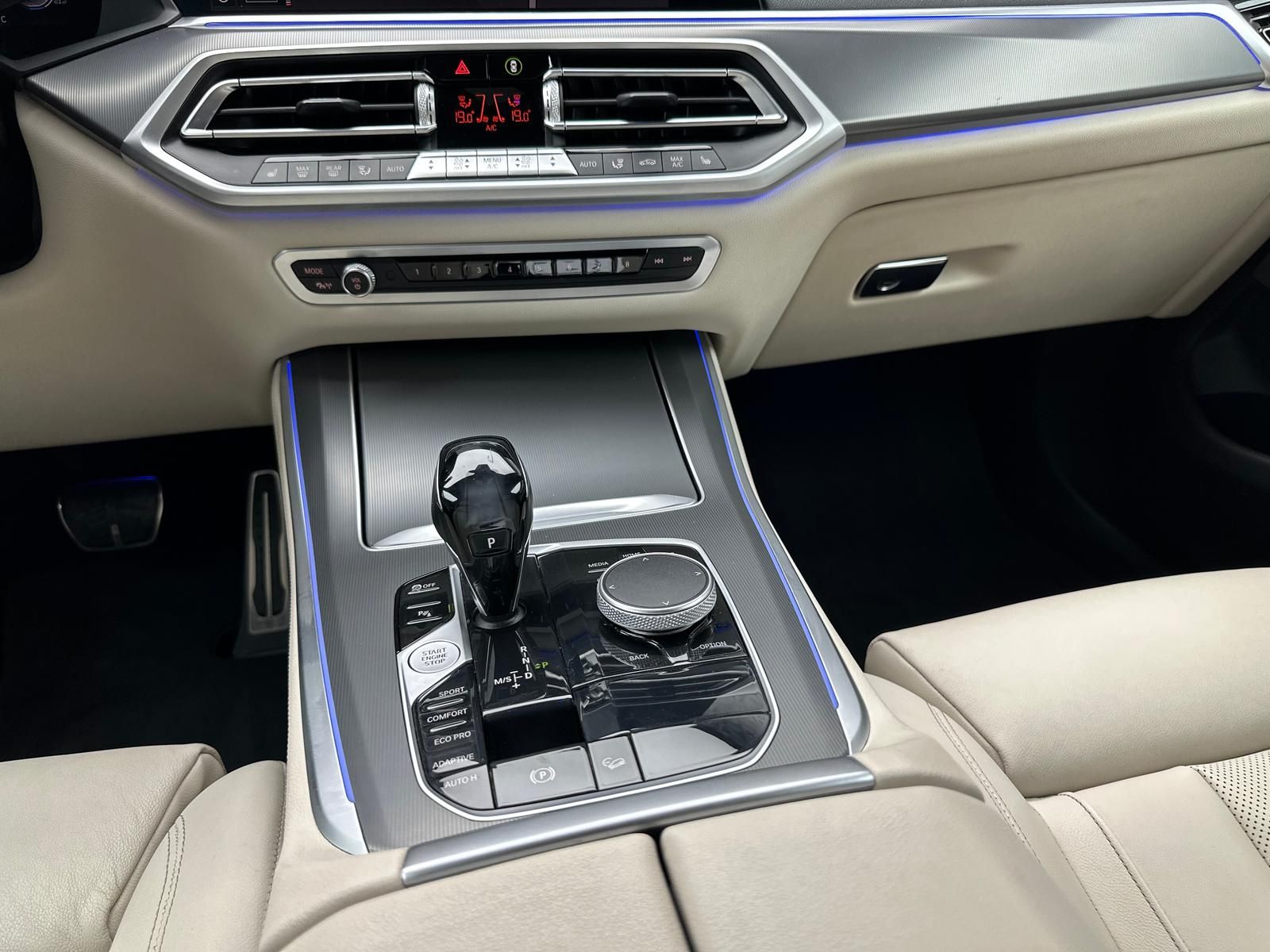 Fahrzeugabbildung BMW X5 30d M-PAKET/ACC/STHZG/H&K/AHK/HUD/INDIVIDUAL