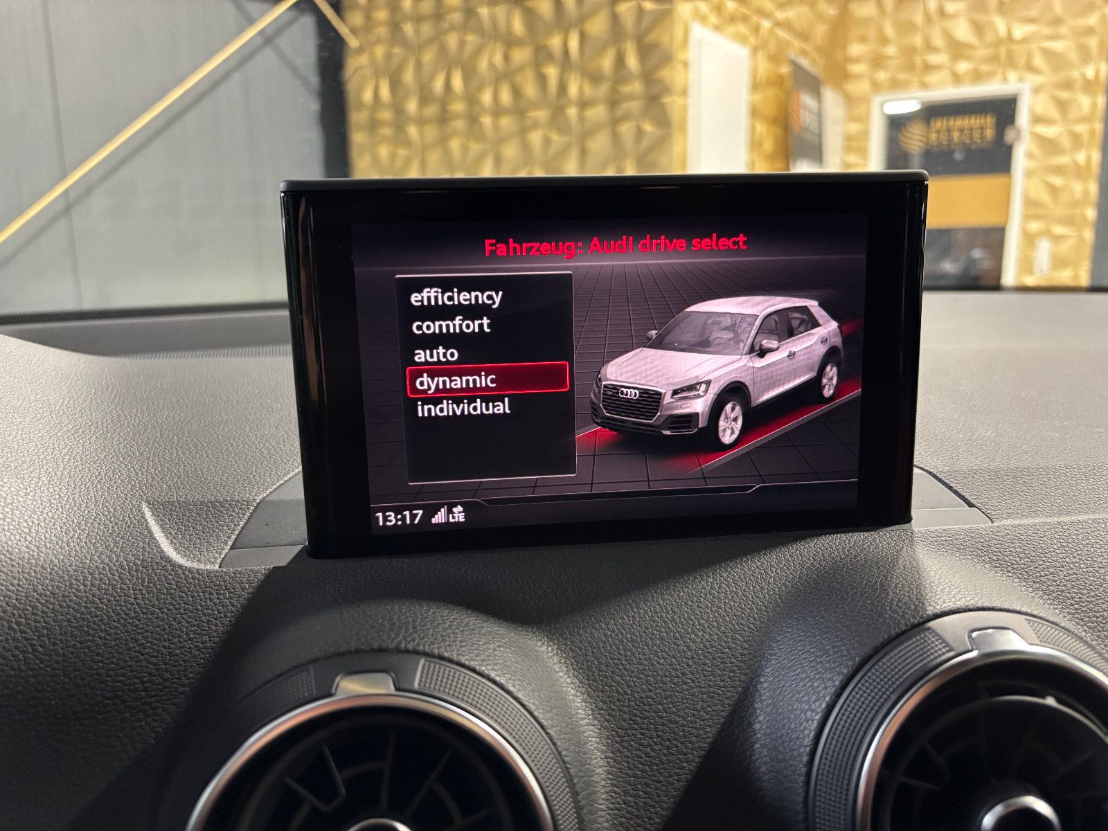 Fahrzeugabbildung Audi Q2 quattro sport/S-LINE/HEAD-UP/KAMERA/B&O