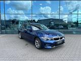 BMW 320d SportLine Autom. LED AHK Navi HUD Pano 17" - BMW 3 Series mit Diesel-Antrieb
