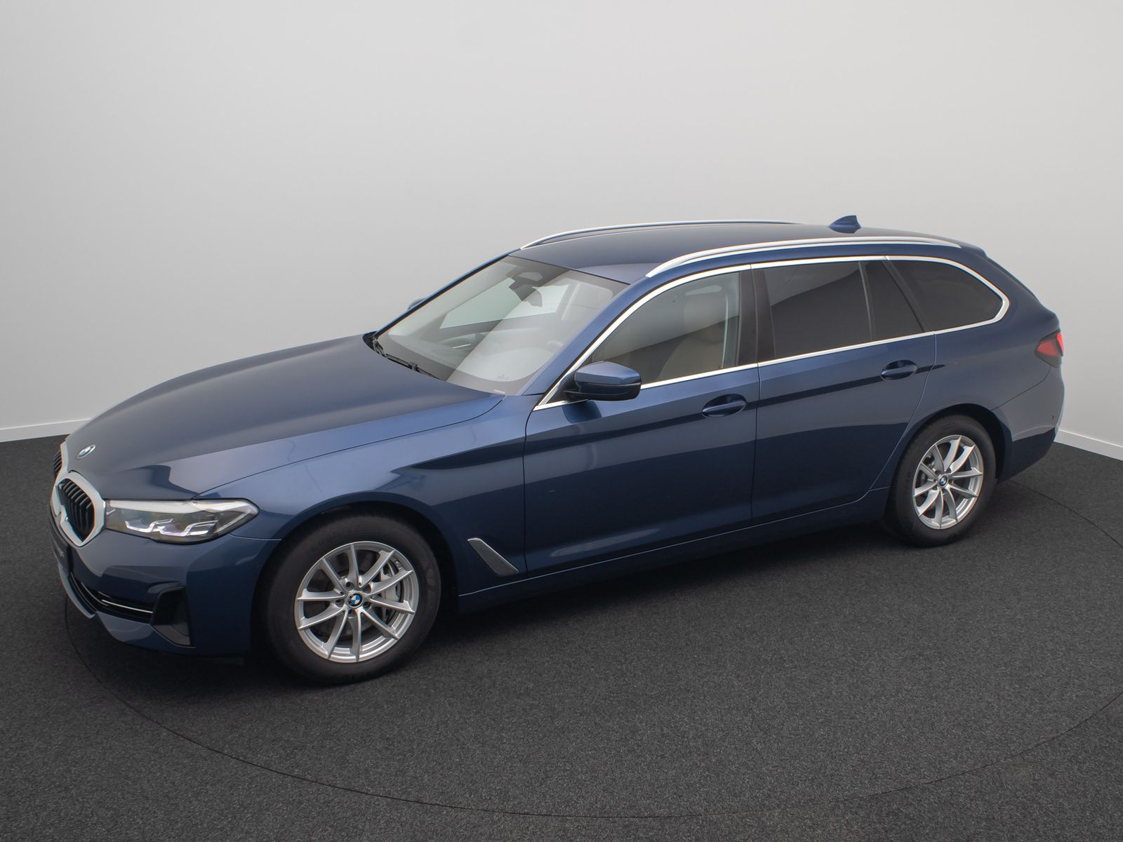 Fahrzeugabbildung BMW 530d Sport Komfort DAB Kamera 4xKlima Alarm