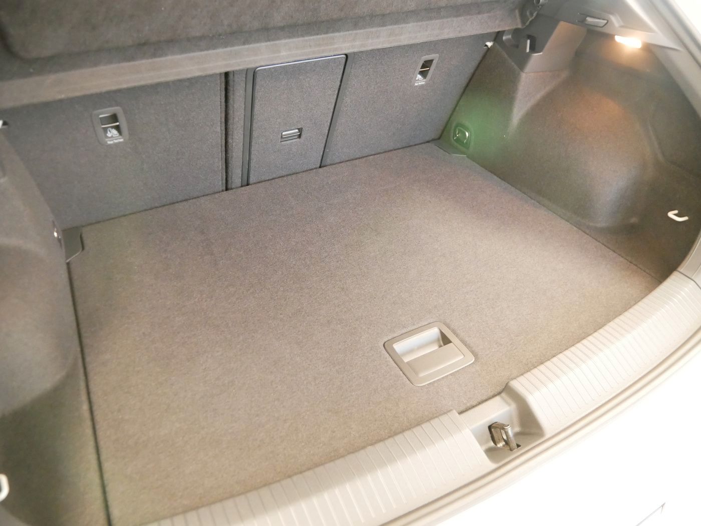 Fahrzeugabbildung Volkswagen T-Roc 1.5 TSI R-Line DSG Kamera ACC LED SHZ+LHZ