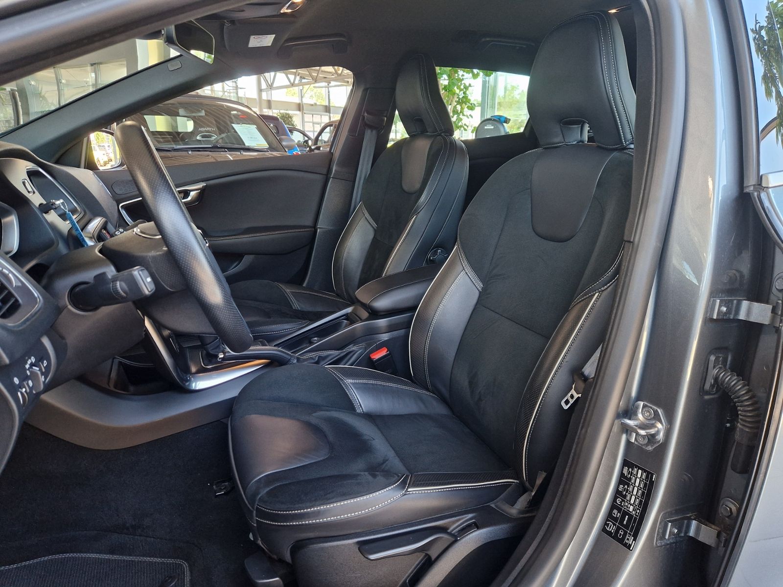 Fahrzeugabbildung Volvo V40 R-Design KLIMA LED NAVI ALU