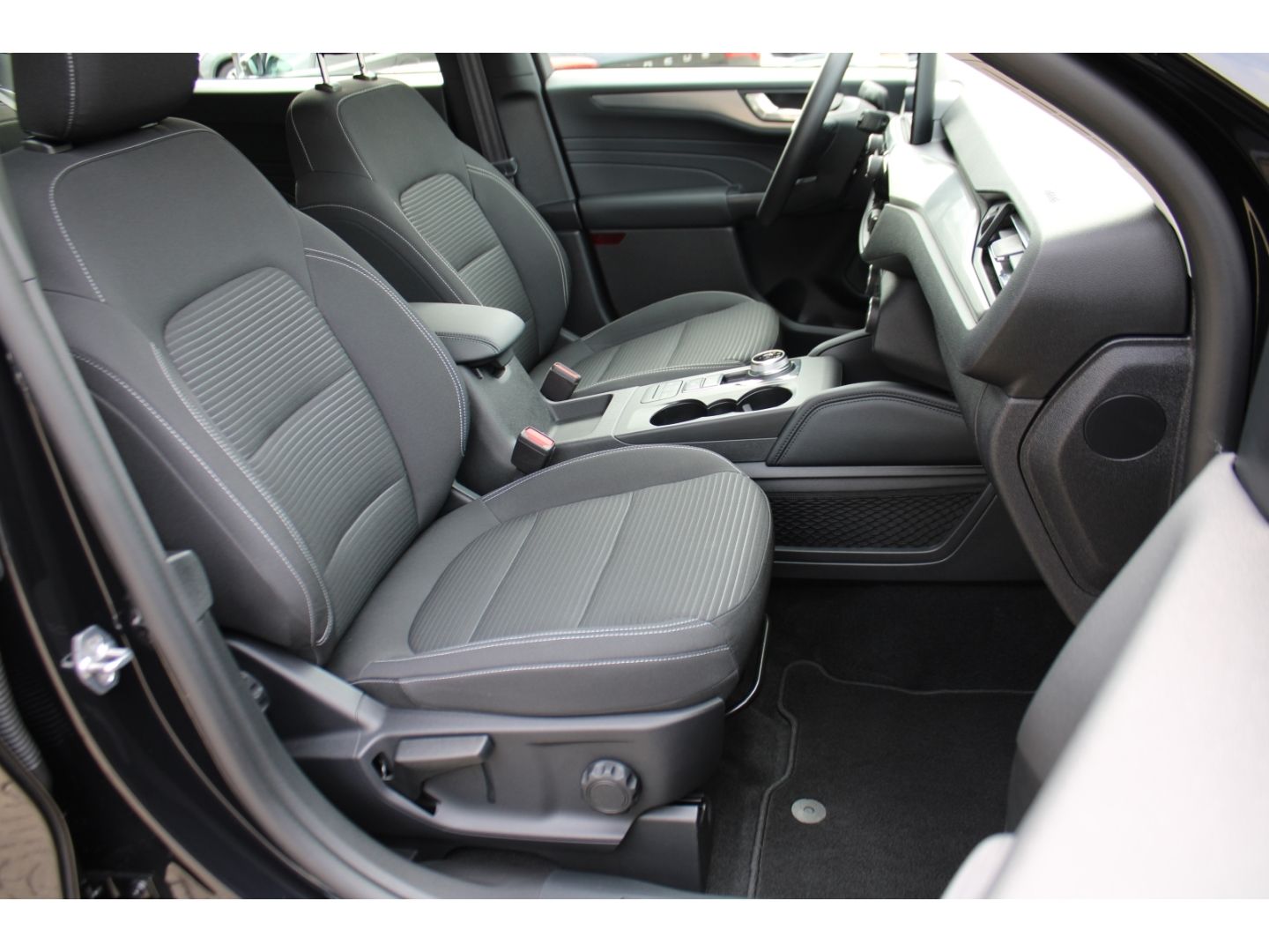 Fahrzeugabbildung Ford Kuga Plug-In Hybrid PHEV Titanium Automatik Navi