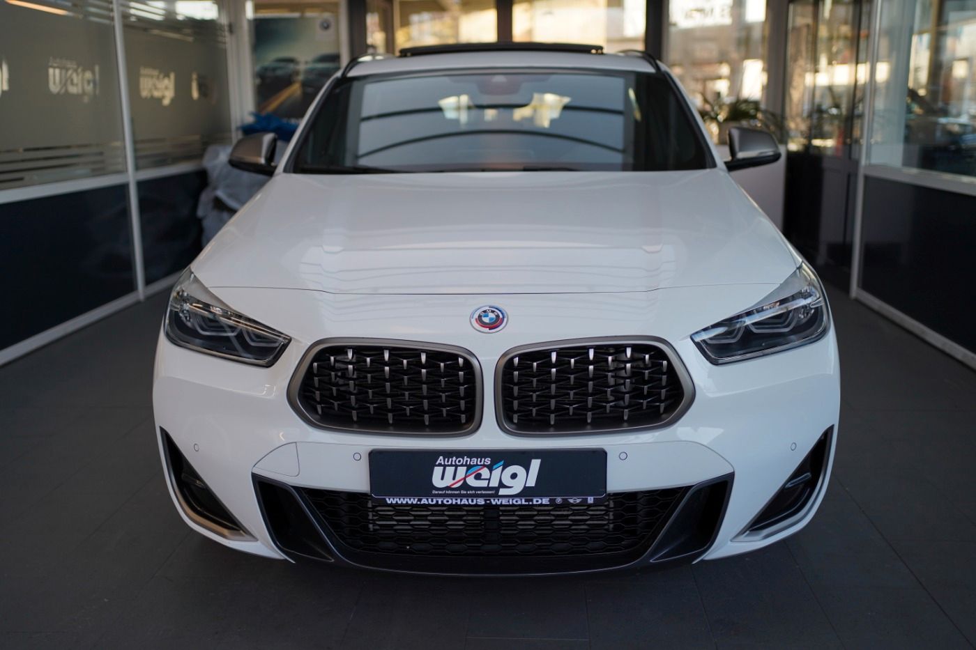 Fahrzeugabbildung BMW X2 M35i M Sport +Glasdach+HeadUp+Parkassist+Navi