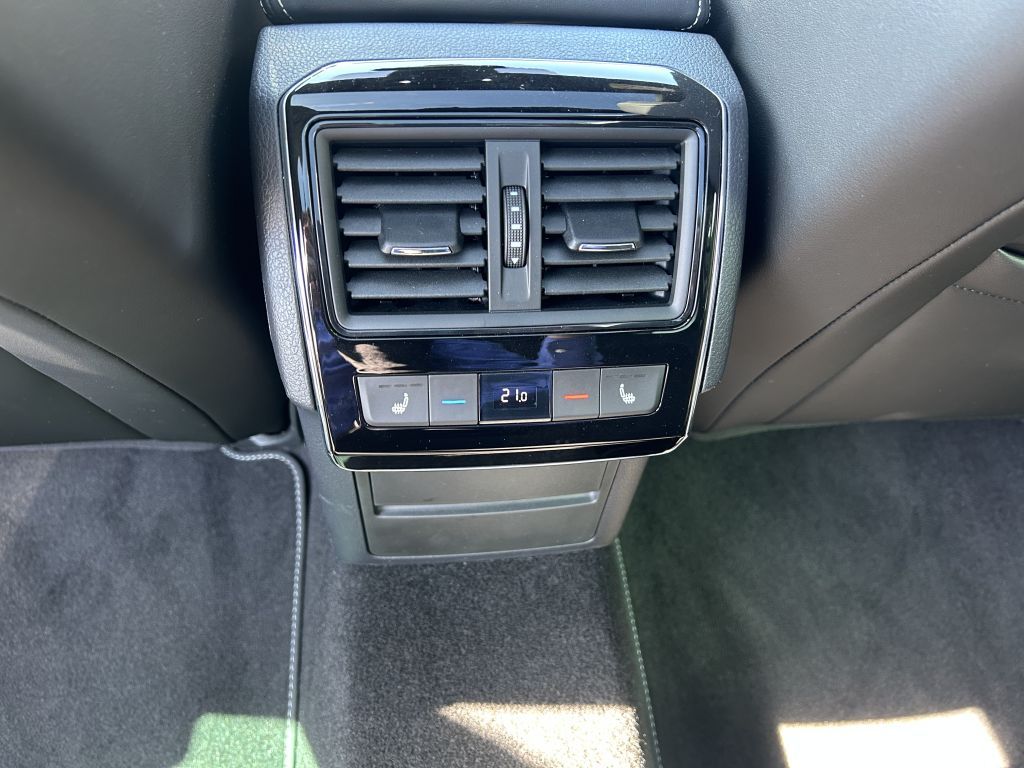 Fahrzeugabbildung SKODA Superb Combi 2.0 TDI DSG Sportline+Busin.Columbu