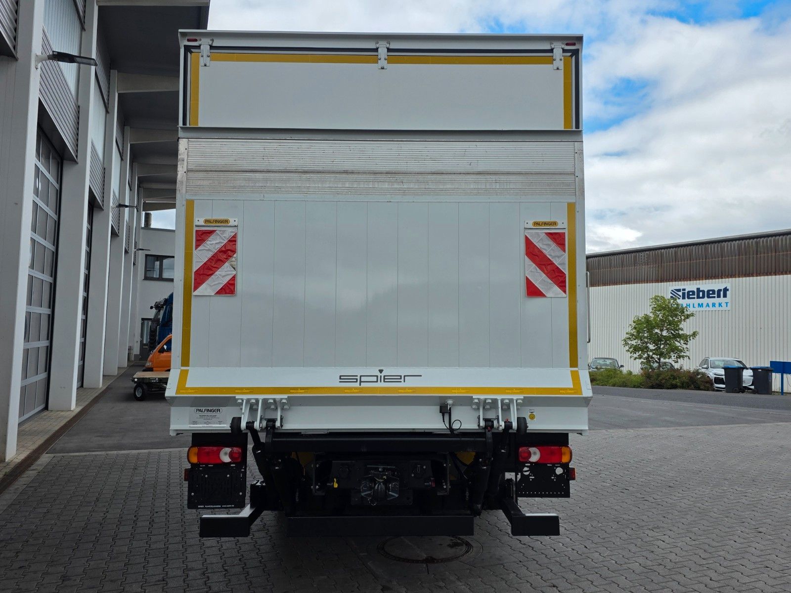Fahrzeugabbildung Iveco Eurocargo ML120E25 LBW Palfinger 1.500kg