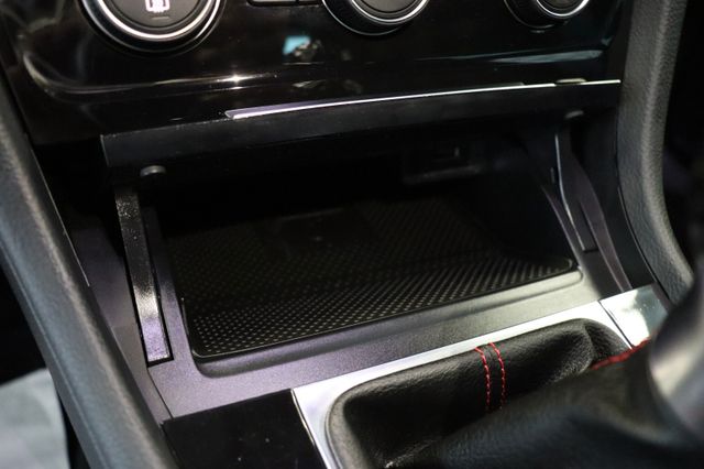 Fahrzeugabbildung Volkswagen Golf VII Lim. GTI BMT/Start-Stopp|LED|ACC|NAVI|