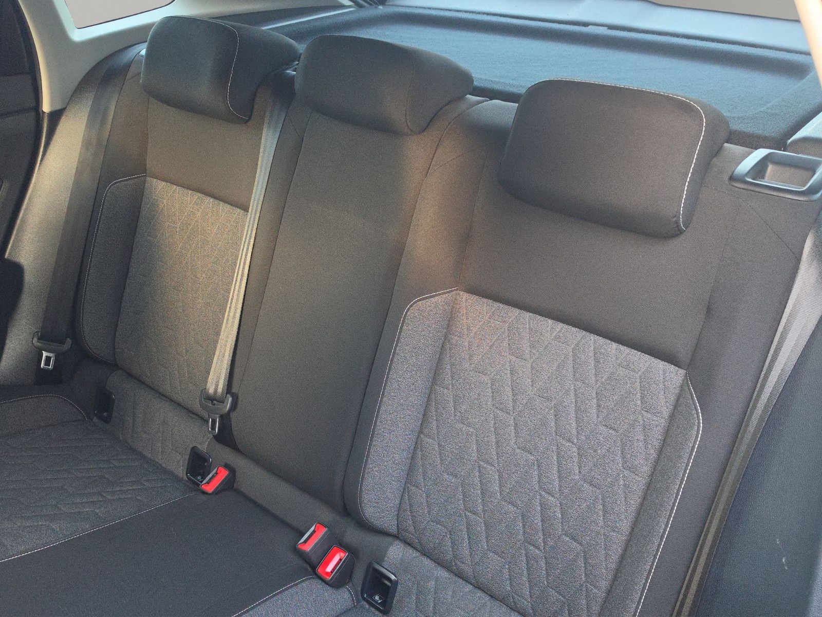 Fahrzeugabbildung Volkswagen Taigo Move AUS 1.HAND APP TEMPOMAT SHZ PDC