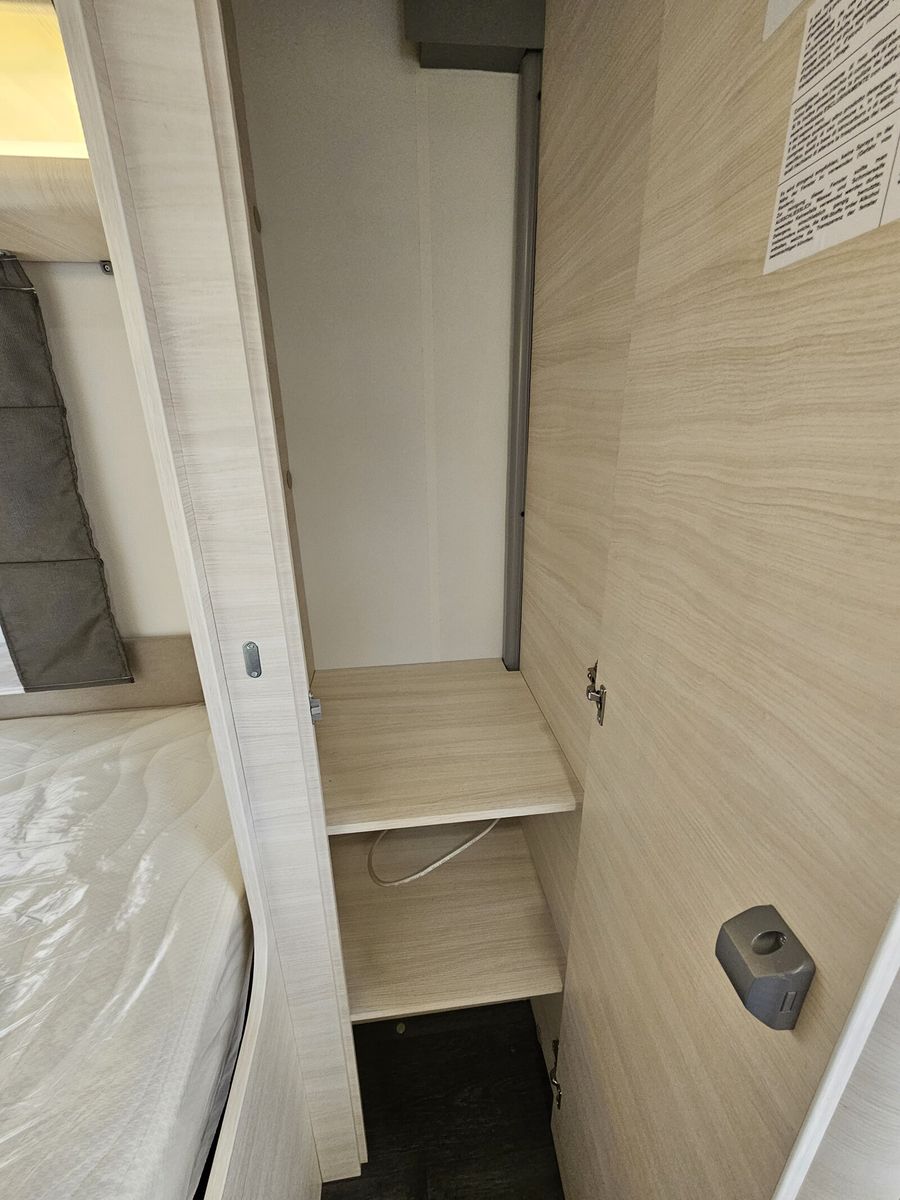 Fahrzeugabbildung Sterckeman Open Edition 522LJ 1800 kg; Truma C4, Trittstufe