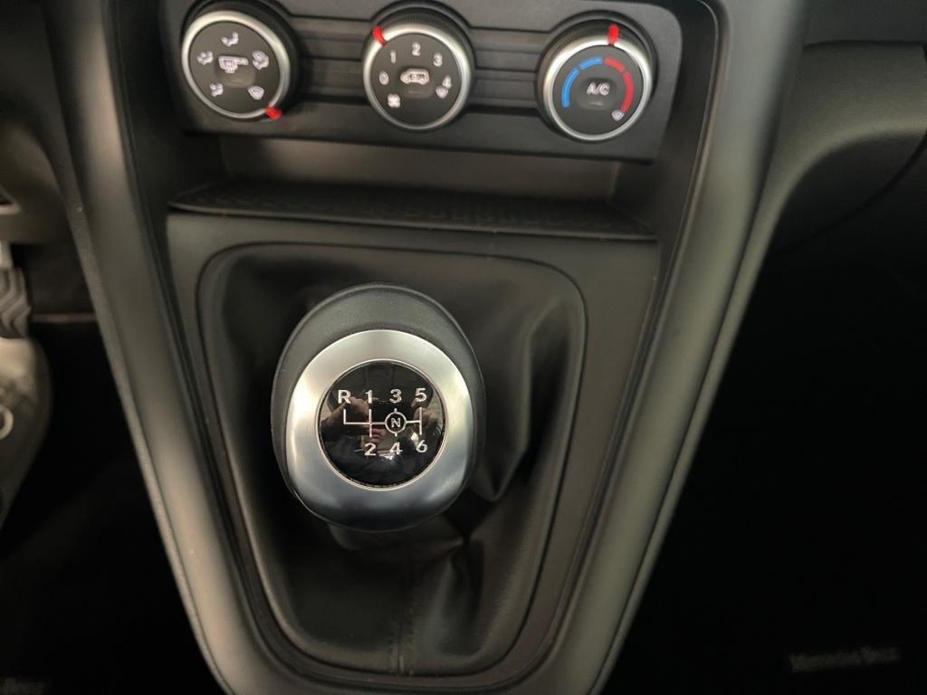 Fahrzeugabbildung Mercedes-Benz T 180 d Sitzheizung Einparkhilfe Tempomat Klima