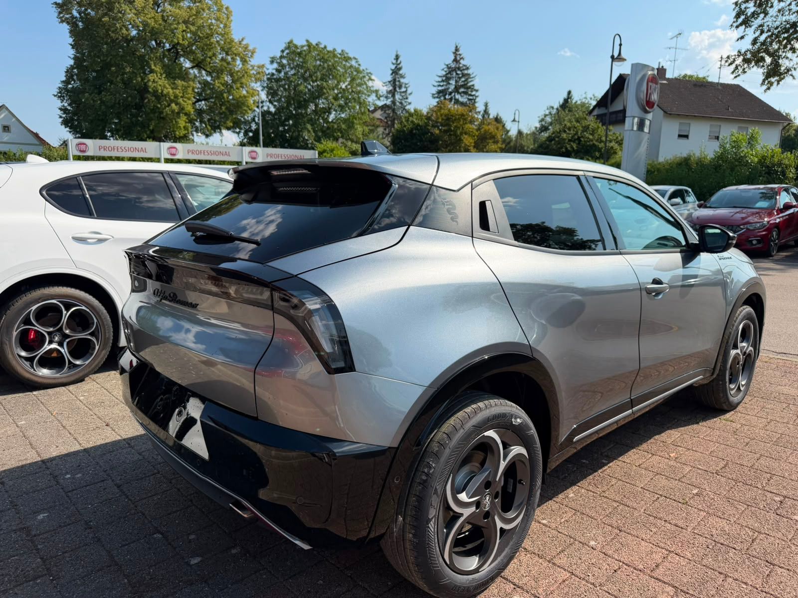 Fahrzeugabbildung Alfa Romeo Junior Ibrida 1.2 Allrad Sport Speciale