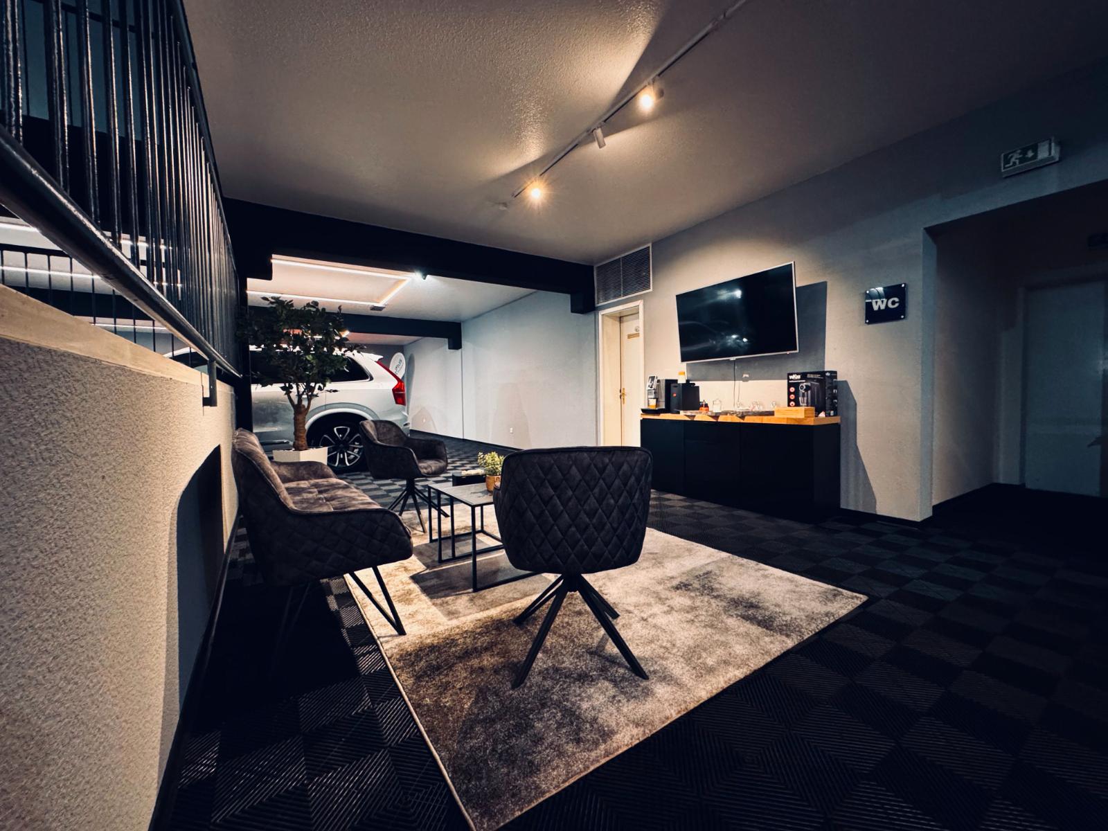 showroom-image-bottom