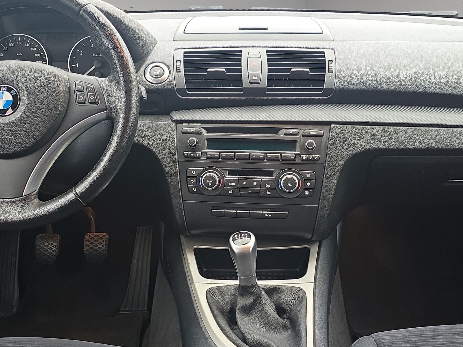 Fahrzeugabbildung BMW 118i 1 Limousine PDC+SHZ+TEMPOMAT+KLIMA