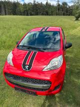 Peugeot 107 EZ 09/2010 rot - Peugeot 107 mit Benzin-Antrieb: Kleinwagen, Klimaanlage, 1.0