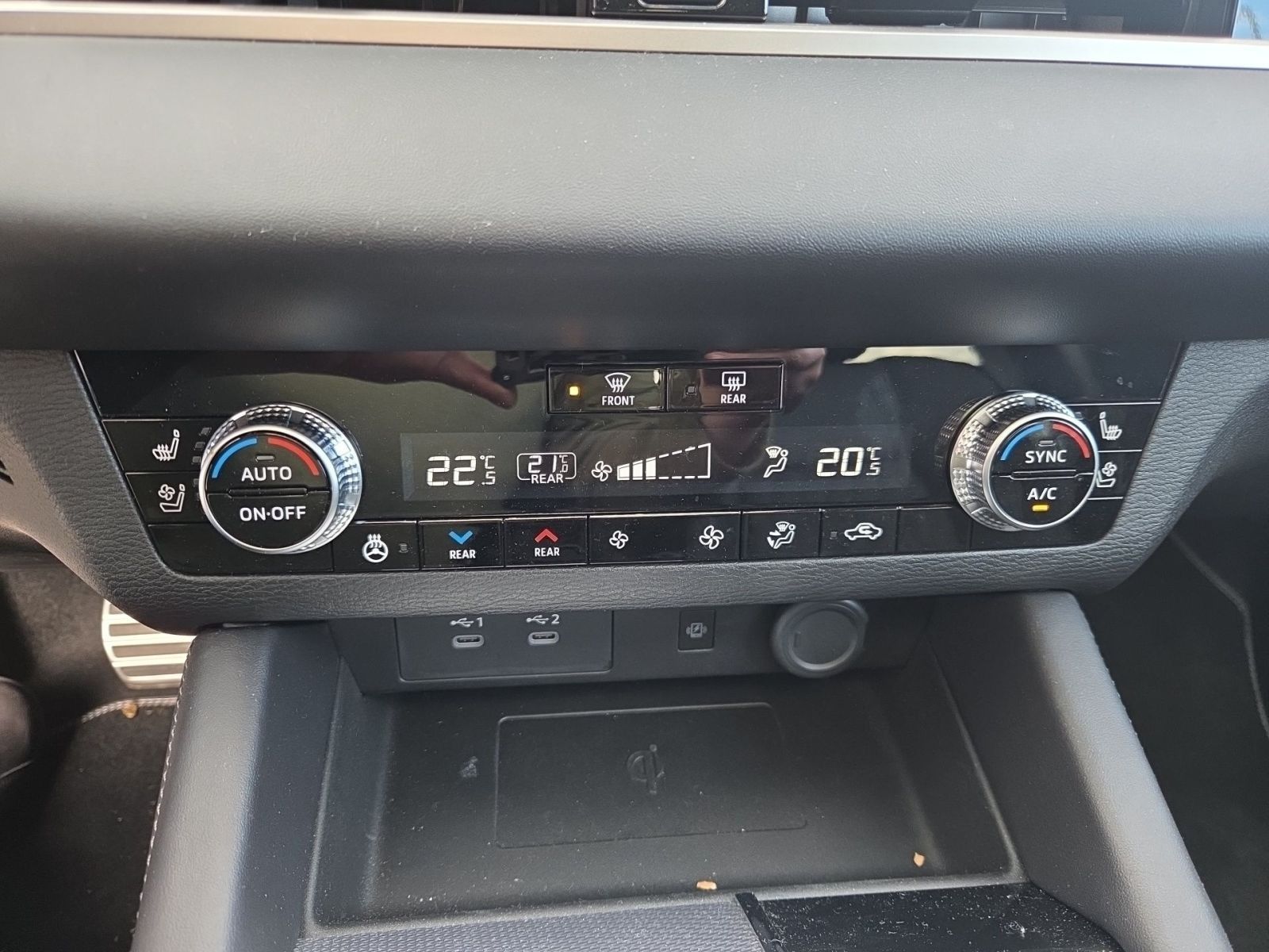 Fahrzeugabbildung Mitsubishi Outlander 2.4 PHEV  " TOP " AHK "