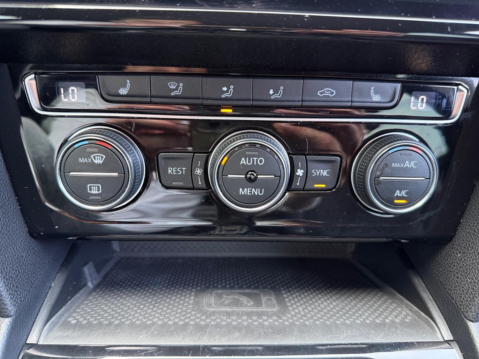 Volkswagen Arteon 2.0 TDI R-Line DSG Navi LED ACC AHK 360°