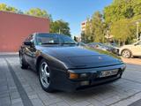 Porsche 944