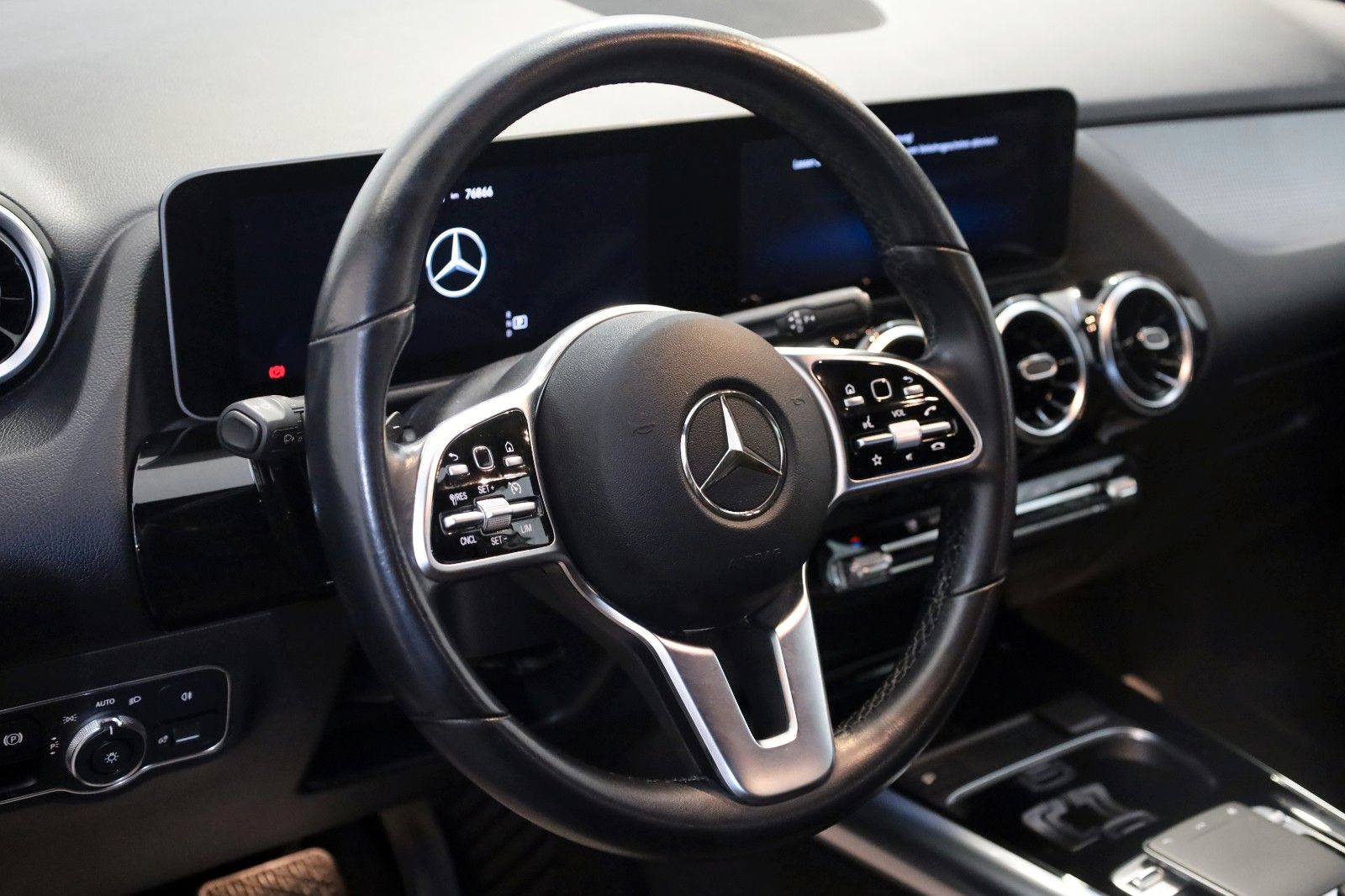 Fahrzeugabbildung Mercedes-Benz B 180d T.Leder,Navi,LED,SH,PDC,SR+WR