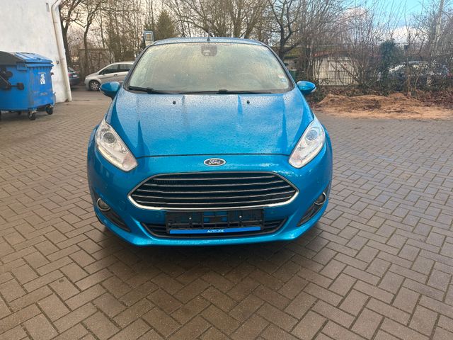 Ford Fiesta Titanium / Tüv Neu / Euro 6 /GARANTIE