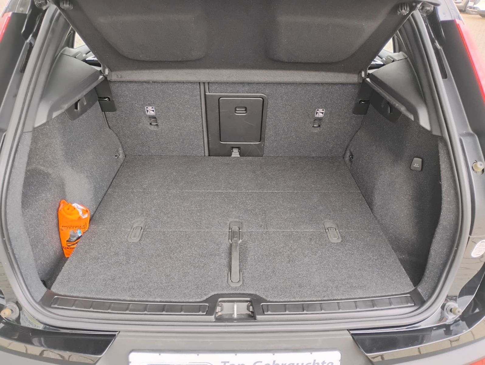 Volvo XC 40 (08/2022, Benzin)