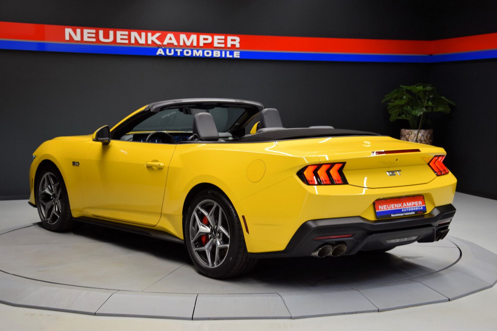 Fahrzeugabbildung Ford Mustang GT Convertible 5.0 Ti-VCT V8 328 DEUTSCH