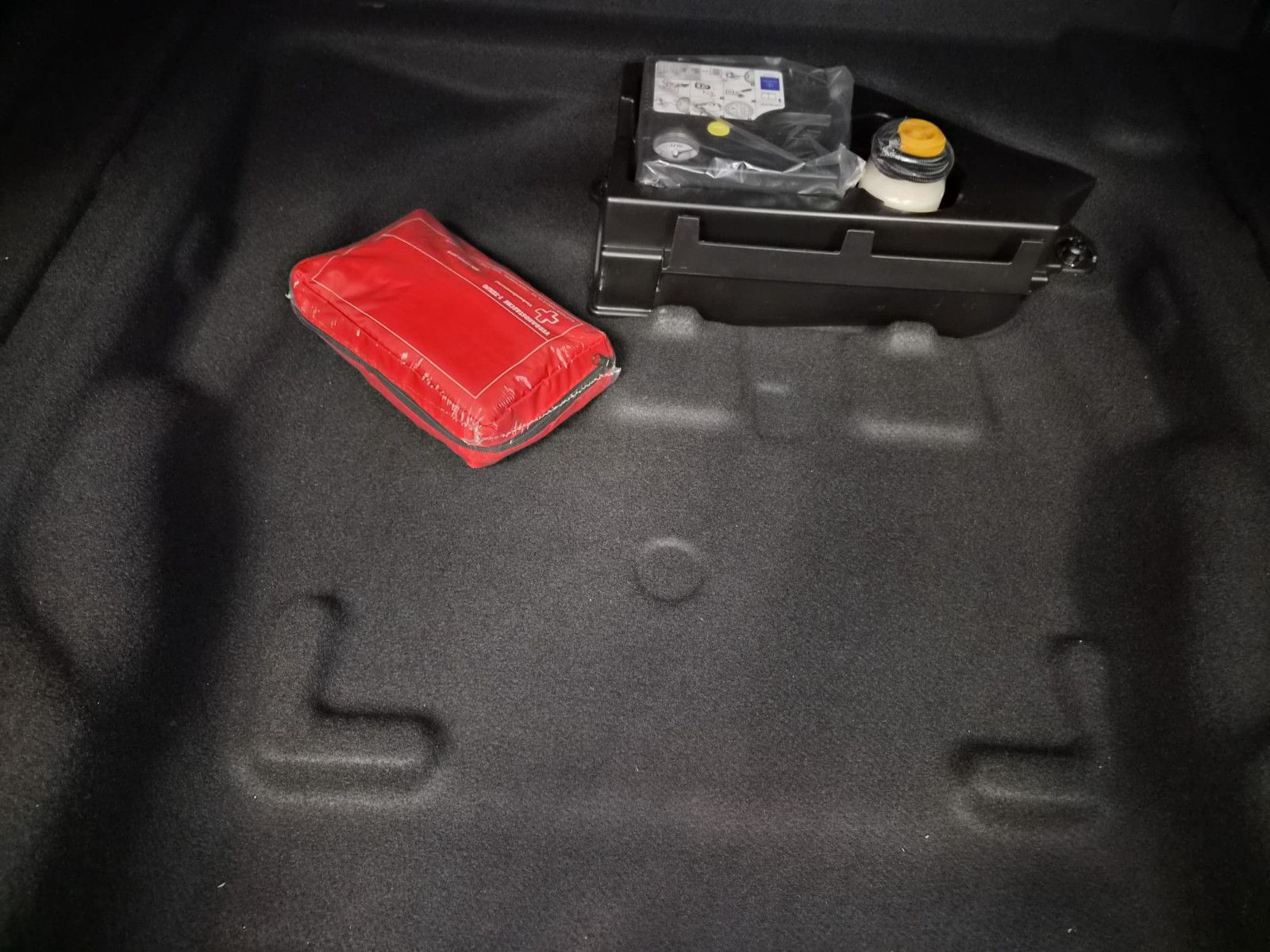Fahrzeugabbildung Mercedes-Benz CLA 200 / Automatik / LED / AMG / GEPFLEGT