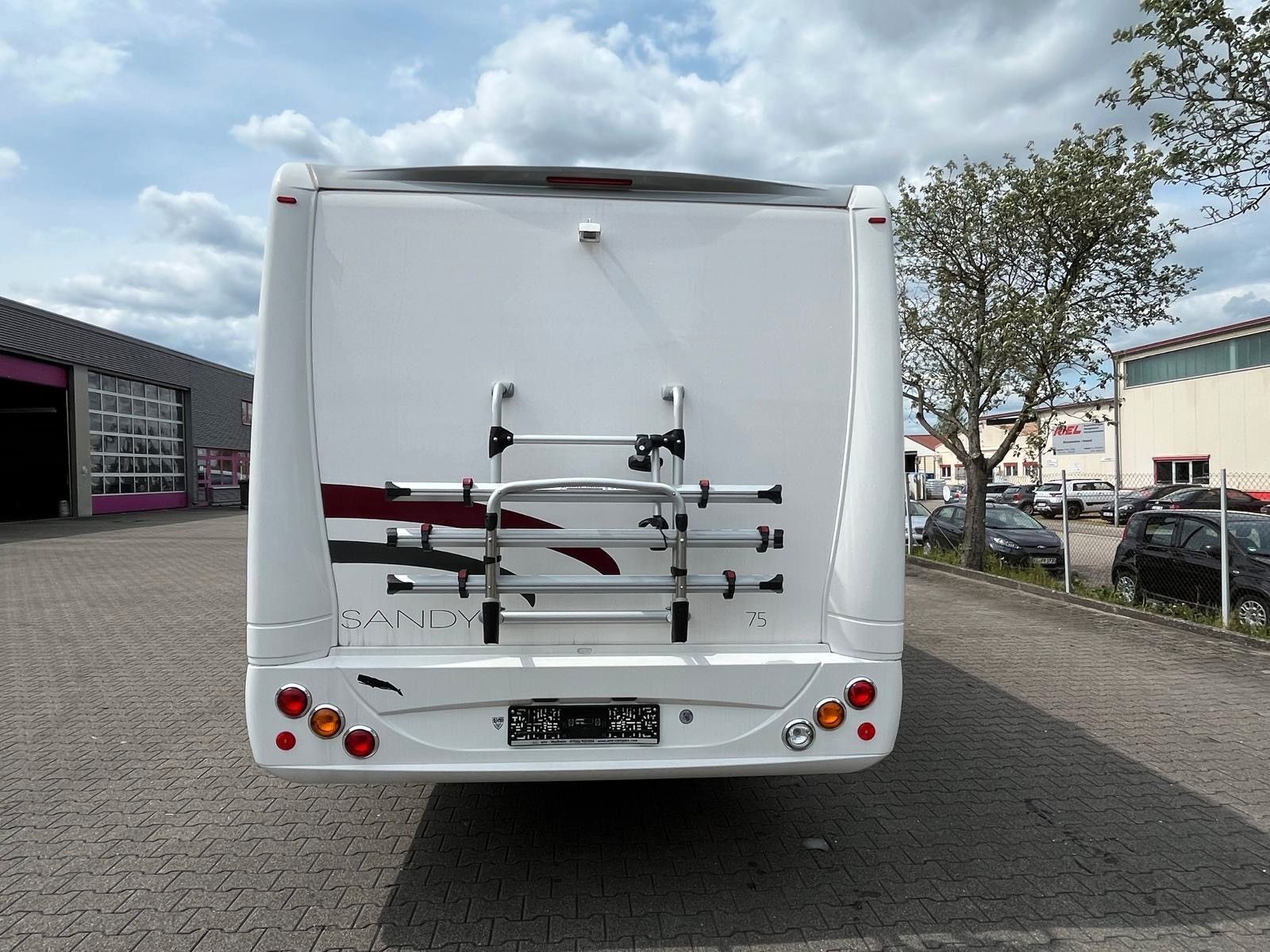 Fahrzeugabbildung P.L.A. Sandy S75