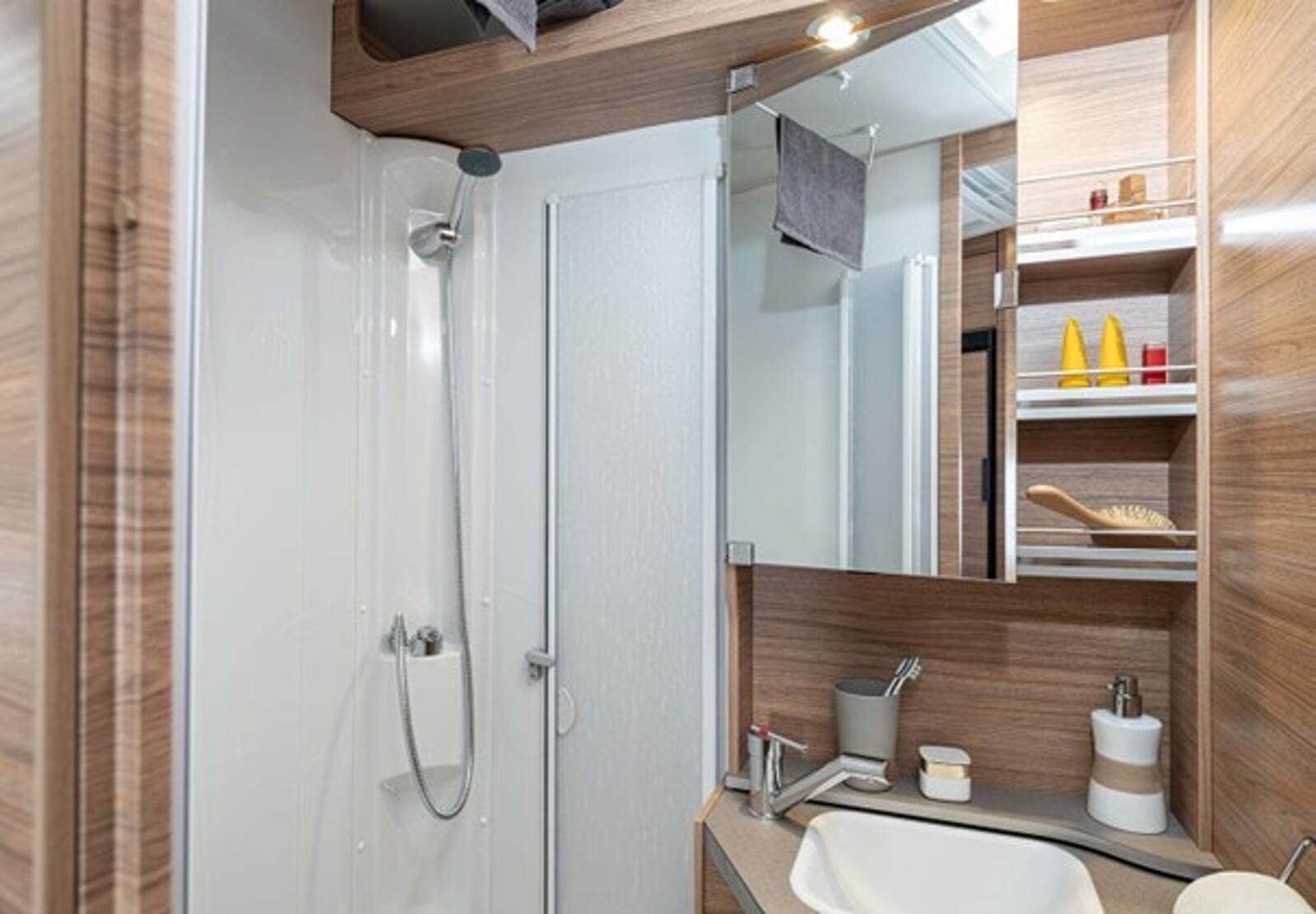 Weinsberg CaraSuite EDITION SPICY 650 MEG Fahrzeug nach Os